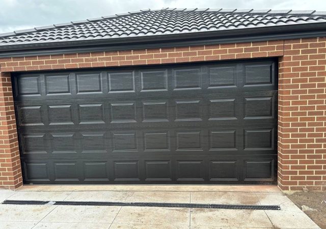 Statesman Sectional Garage Door