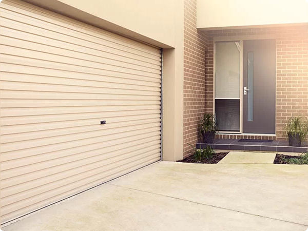 Gliderol sectional garage door on a modern home in Dandenong, VIC